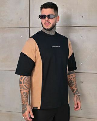 Camiseta FB Oversized com Recorte Color-Block - Preta/Mocha