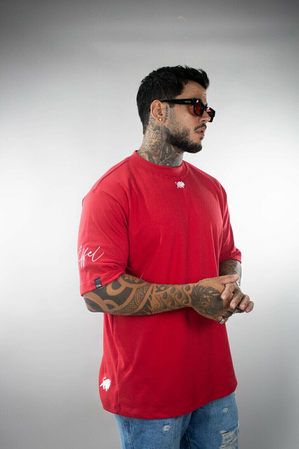 Camiseta Effel Oversized com Assinatura na Manga - Vermelha