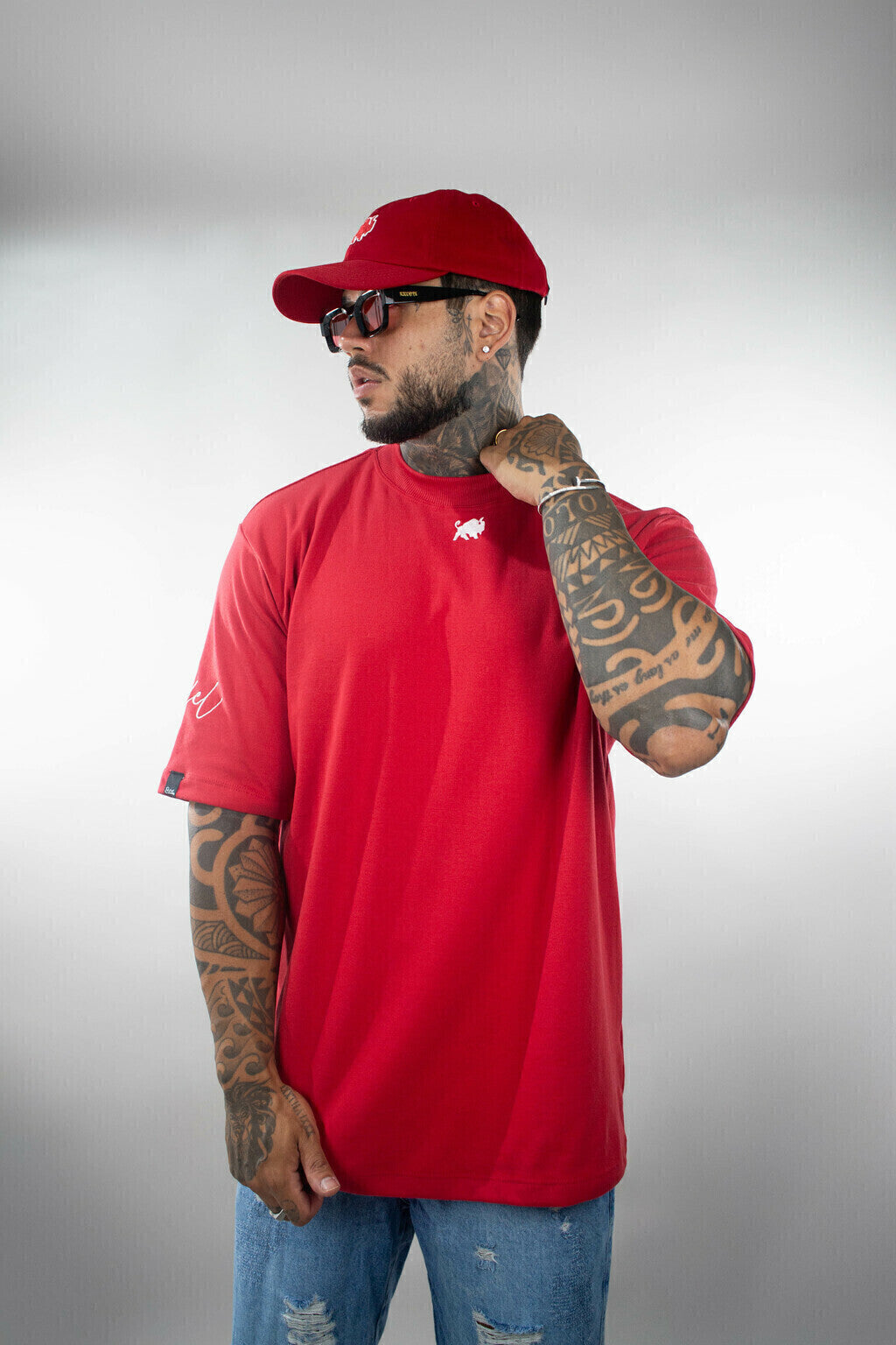 Camiseta Effel Oversized com Assinatura na Manga - Vermelha