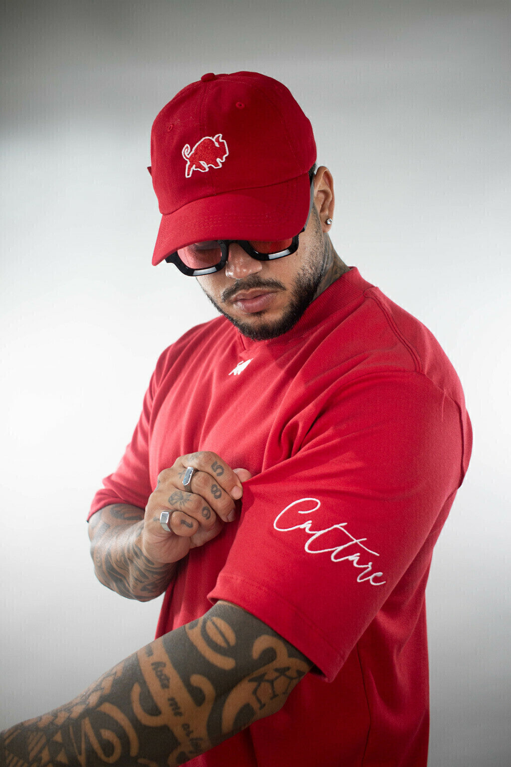 Camiseta Effel Oversized com Assinatura na Manga - Vermelha