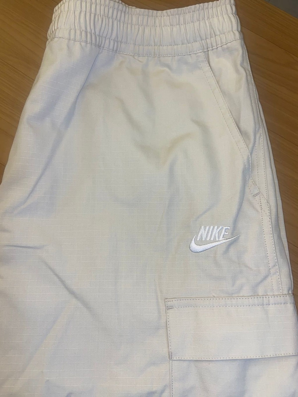 Shorts Nike Sportswear Cargo em Tecido Ripstop Bege