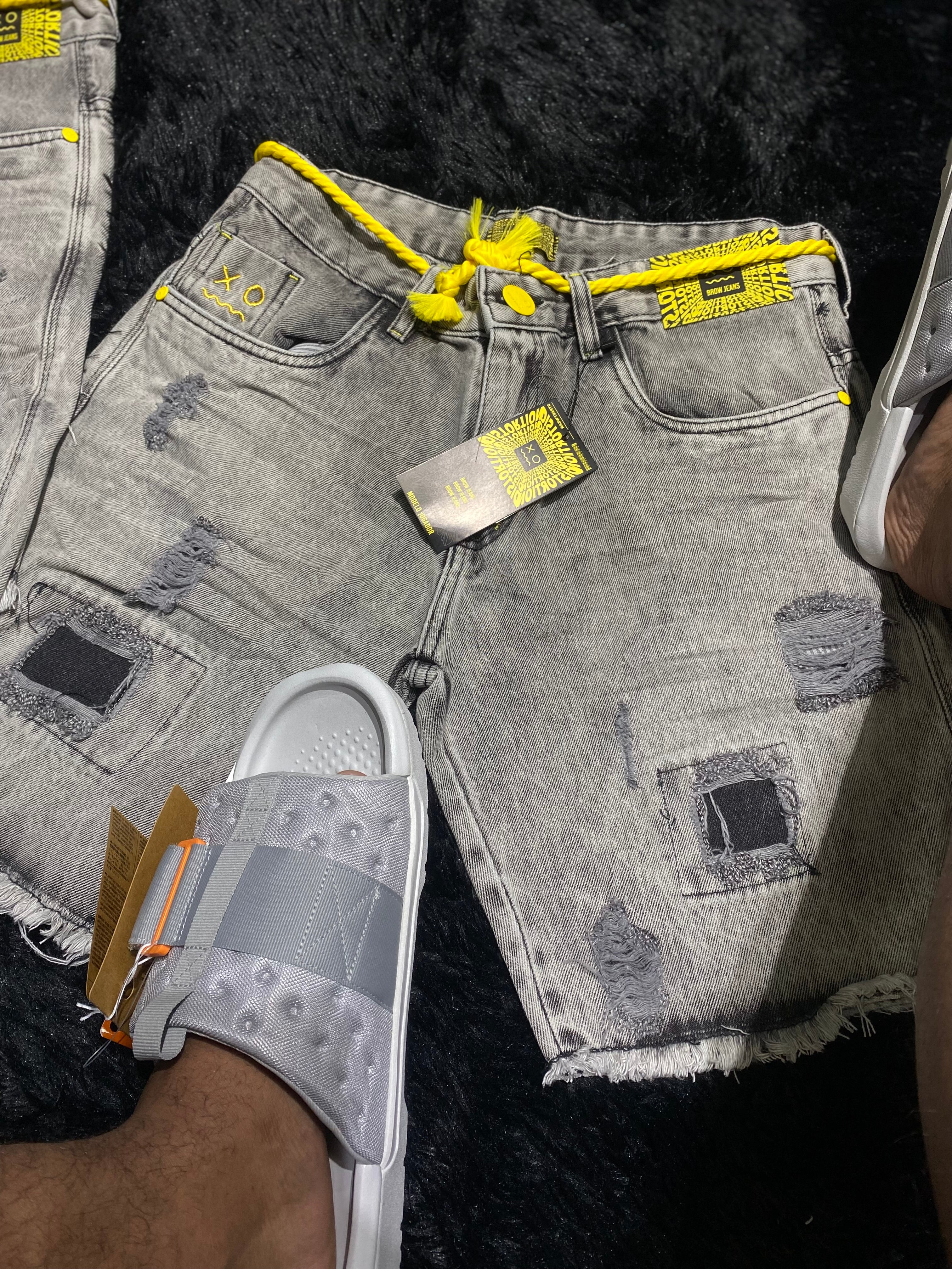Bermuda Jeans Brow Jeans Destroyed "Modelo Jogador" - Cinza