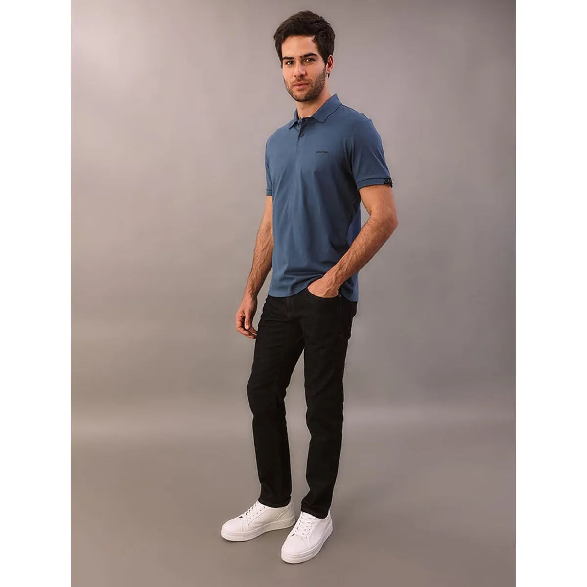 Camisa Polo Calvin Klein Masculina Azul Aço com Detalhe na Manga