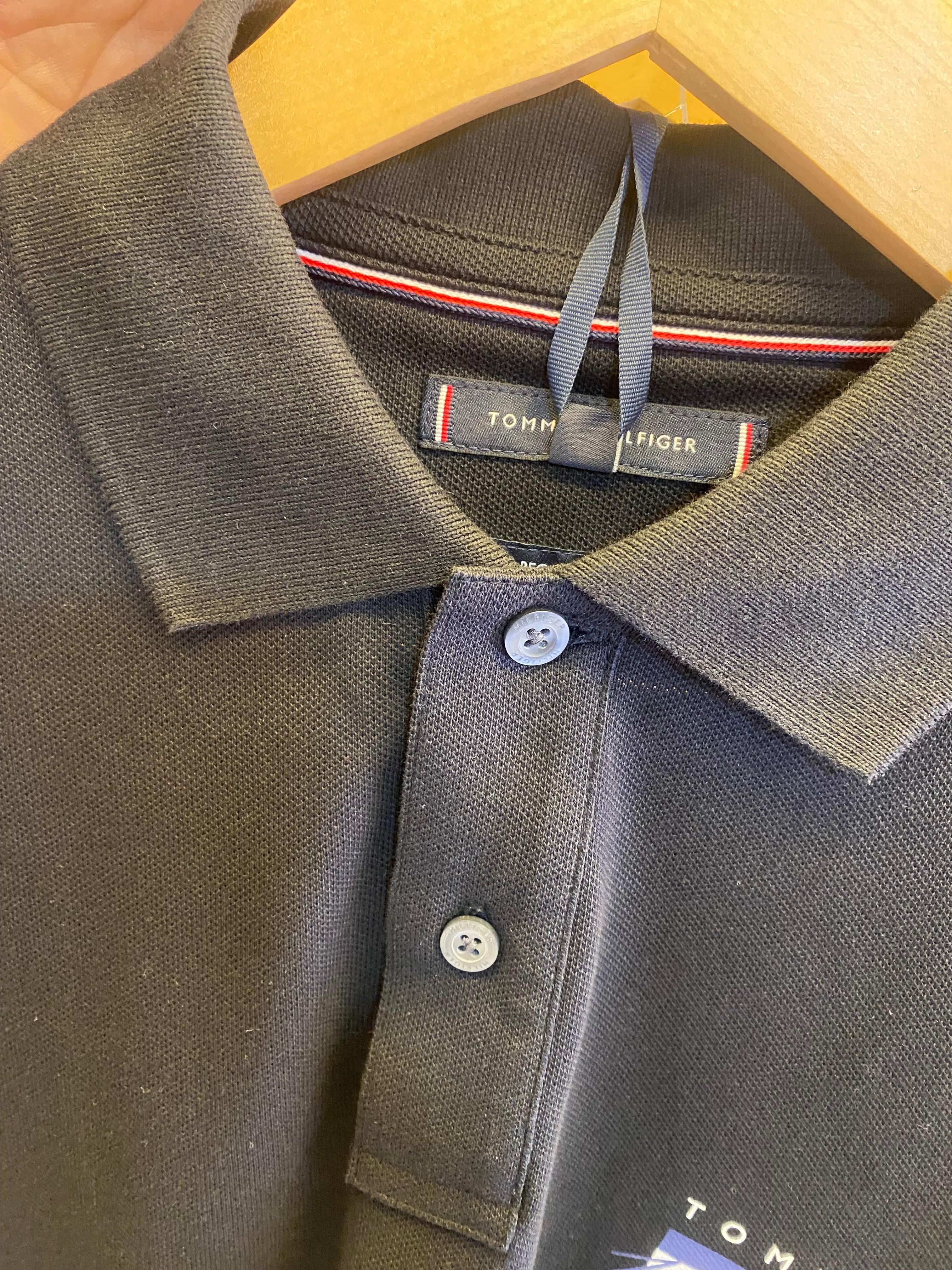 Camisa Polo Tommy Hilfiger Masculina 1985 Collection com Logo Gráfico Preta