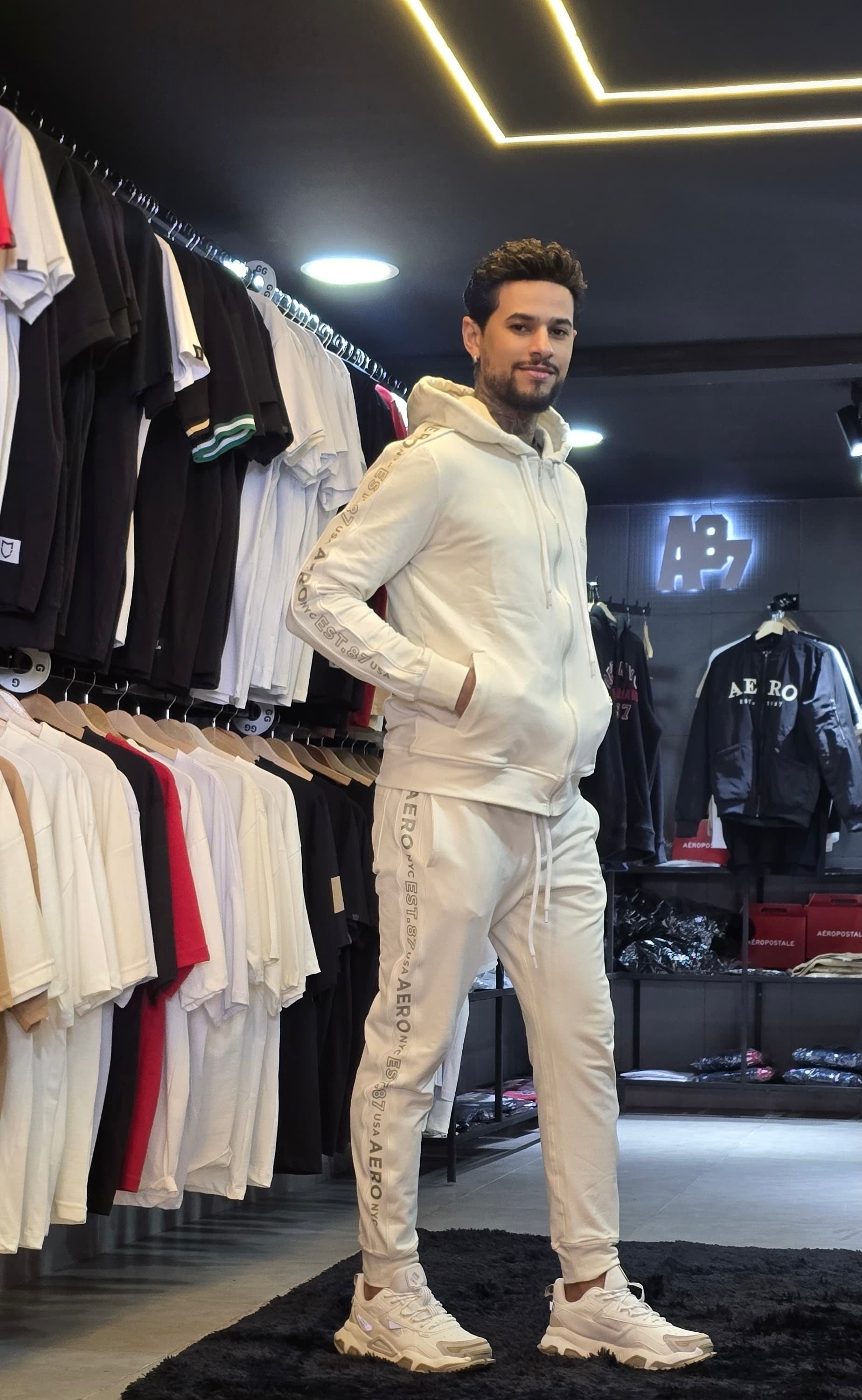 Conjunto de Moletom Aéropostale com Faixa Lateral - Off White