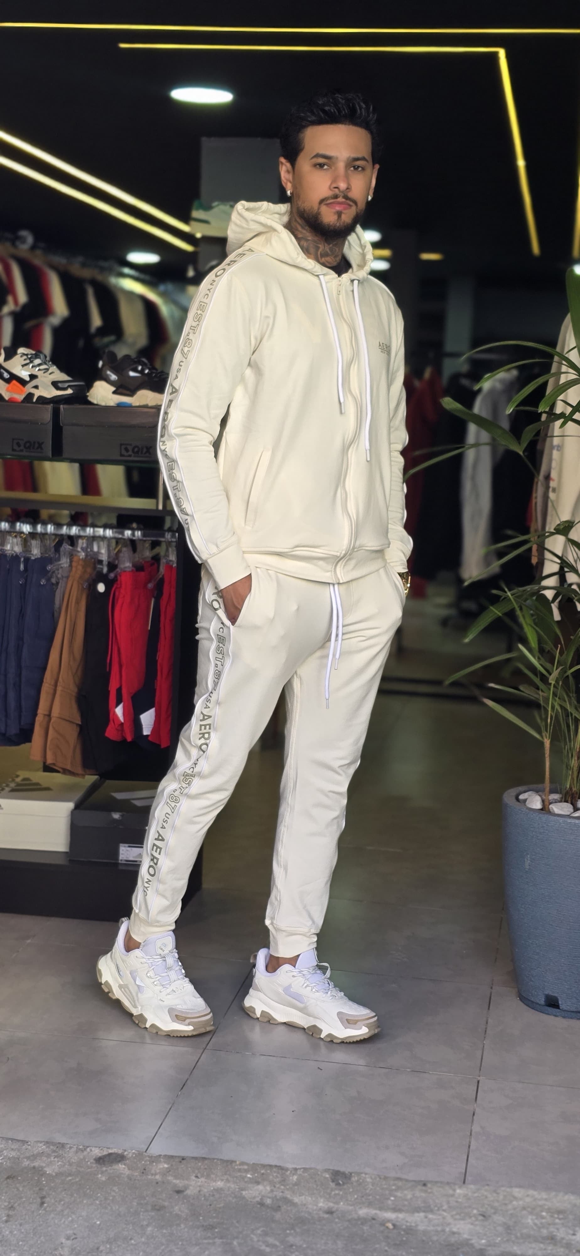 Conjunto de Moletom Aéropostale com Faixa Lateral - Off White