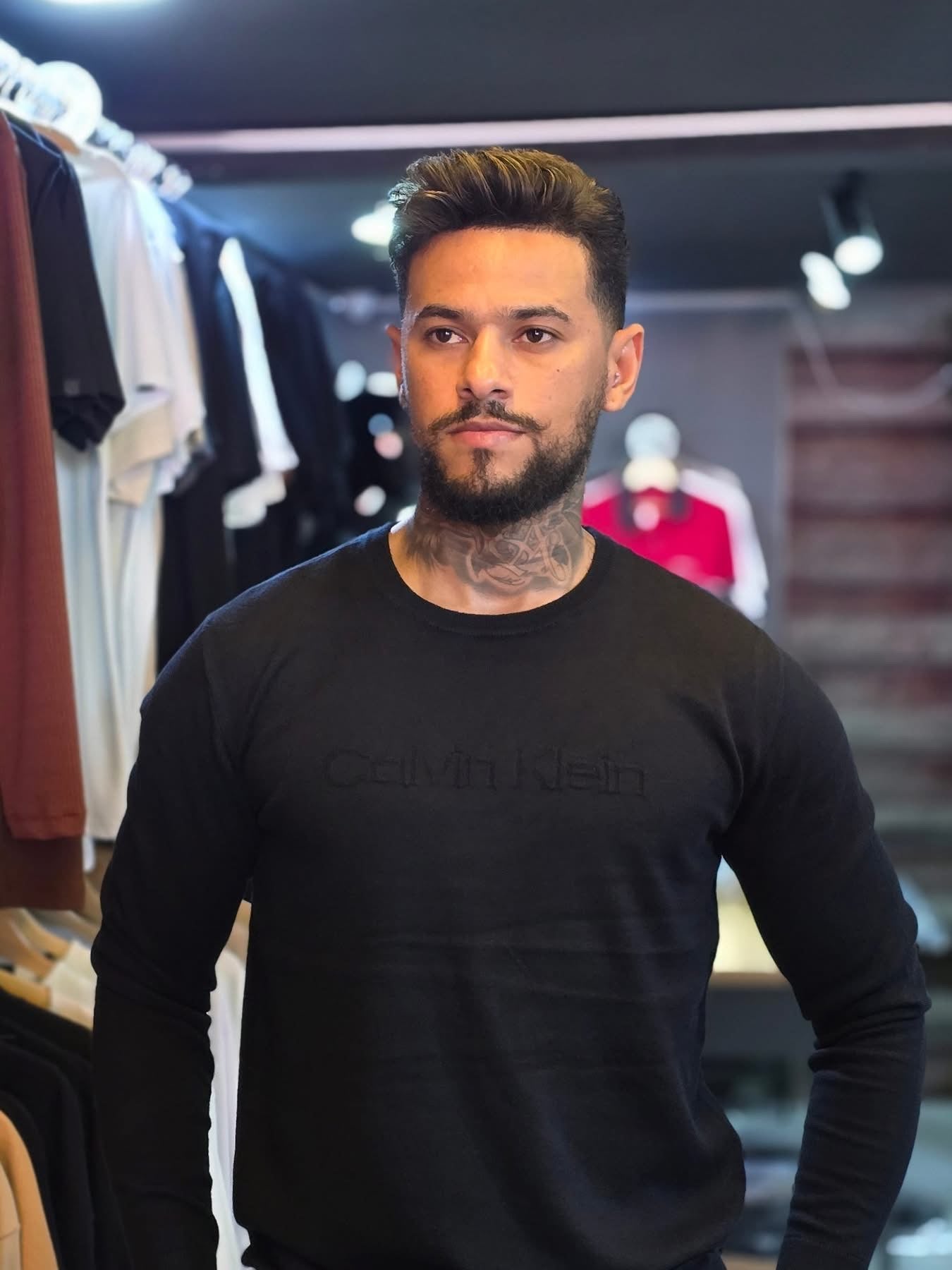 Suéter Masculino Calvin Klein em Tricot Preto com Logo Bordado Tonal