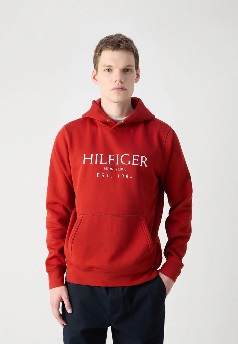Moletom Canguru Tommy Hilfiger com Logo "Est. 1985" - Vermelho