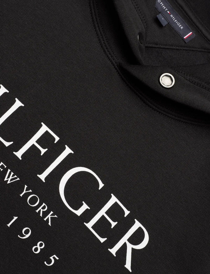 Moletom Canguru Tommy Hilfiger com Logo "Est. 1985" - Preto