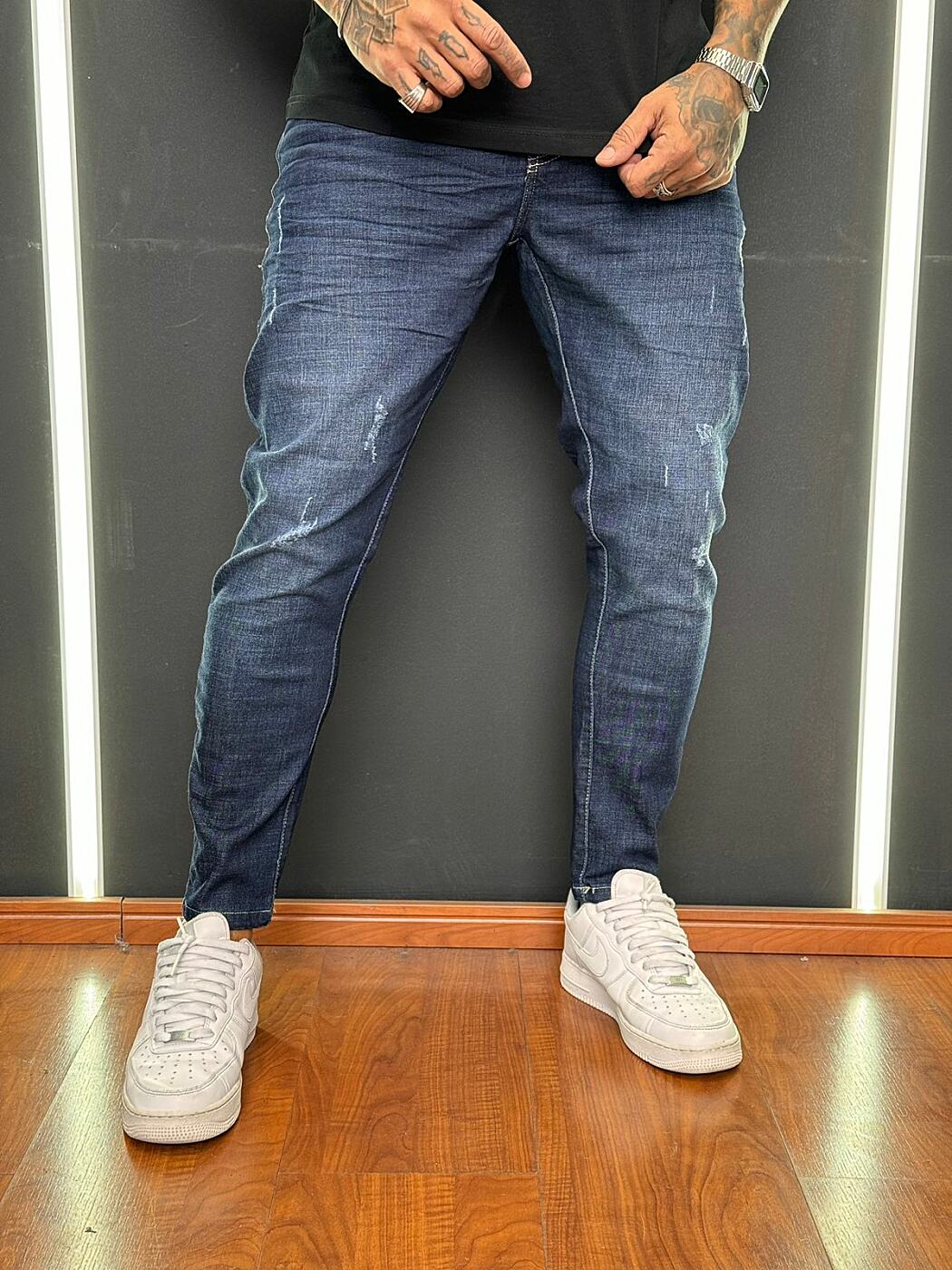 Calça Jeans Jay Jones Skinny com Detalhes Destroyed - Lavagem Escura/Ref7164