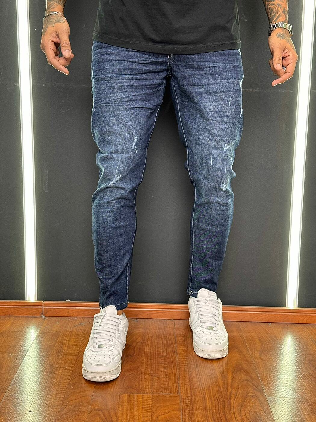 Calça Jeans Jay Jones Skinny com Detalhes Destroyed - Lavagem Escura/Ref7164