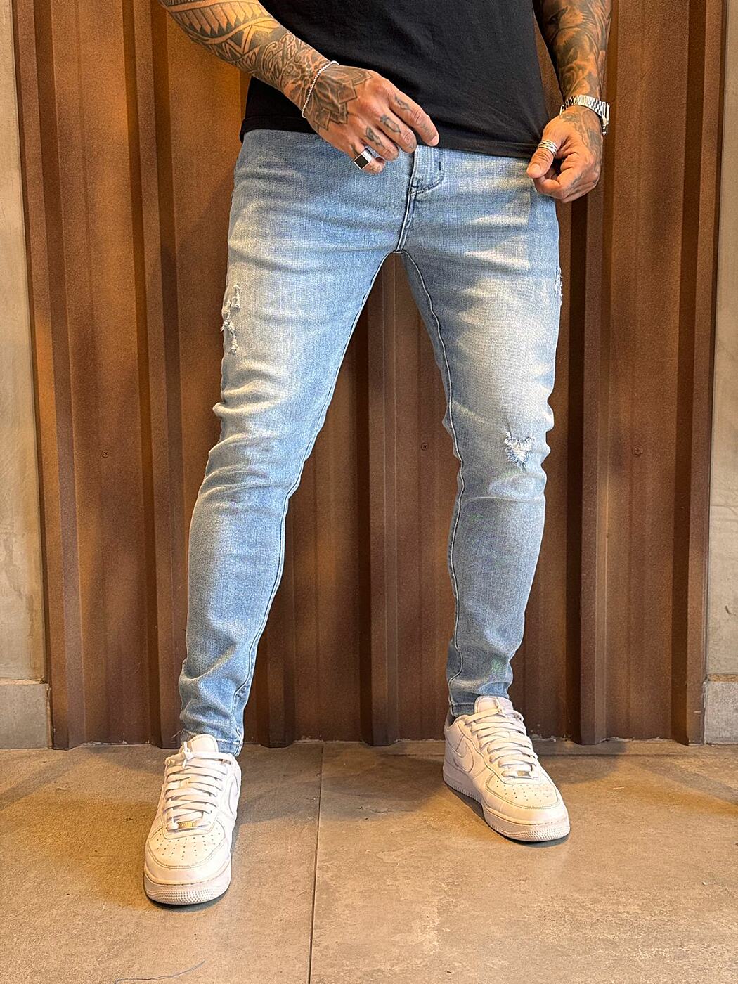 Calça Jeans Jay Jones Skinny com Detalhes Destroyed - Lavagem Clara/REF7469