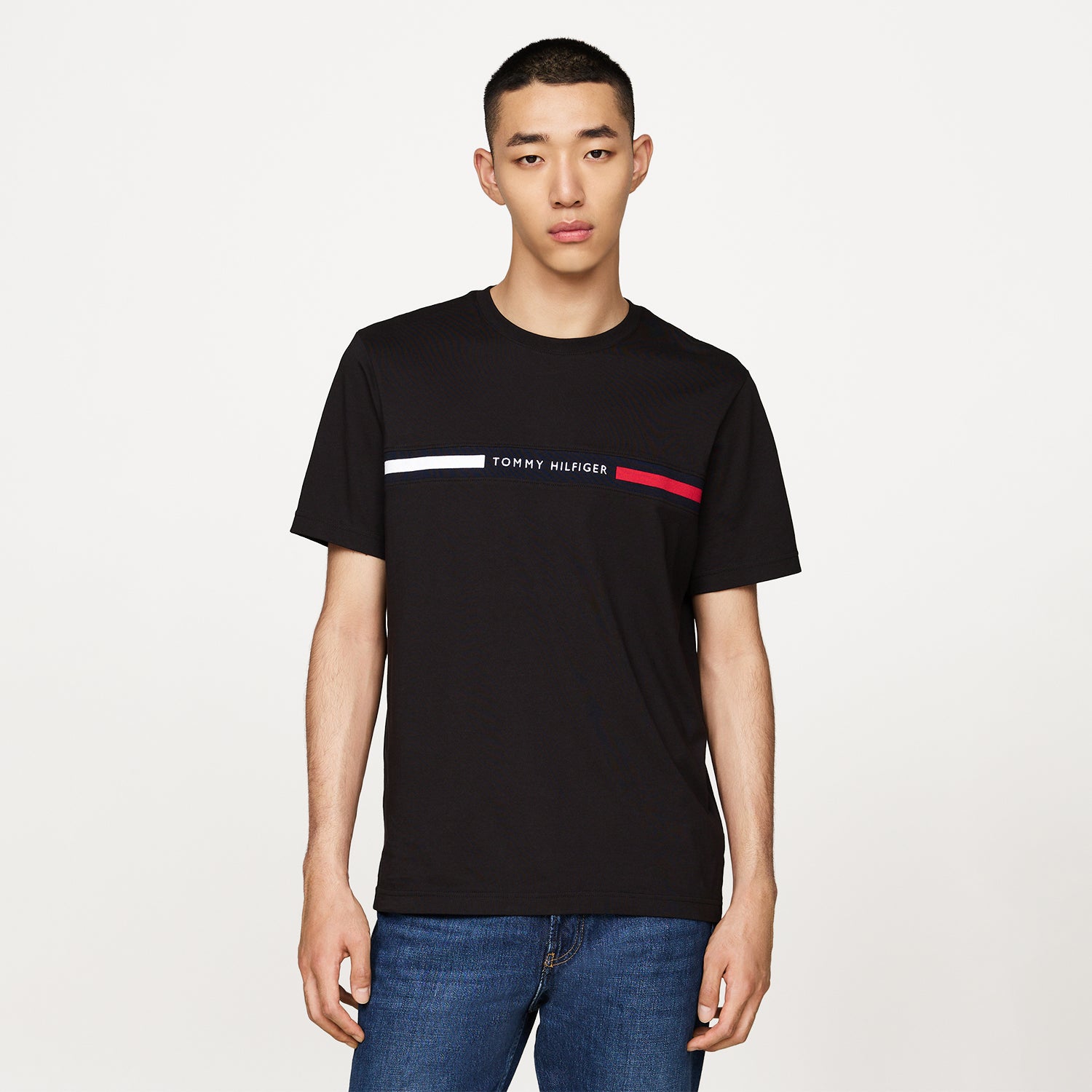 Camiseta Tommy Hilfiger com Faixa Bordada - Preta