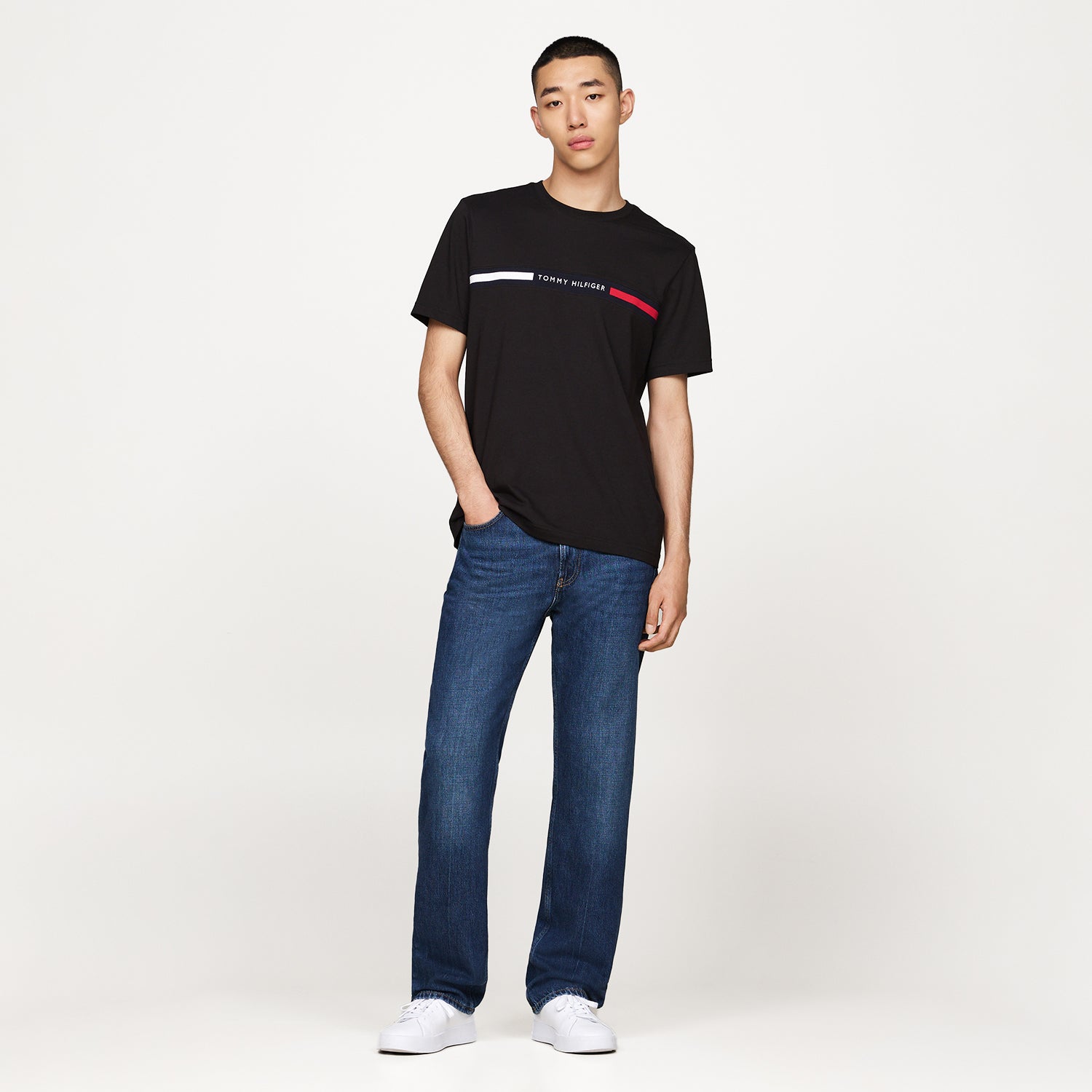 Camiseta Tommy Hilfiger com Faixa Bordada - Preta