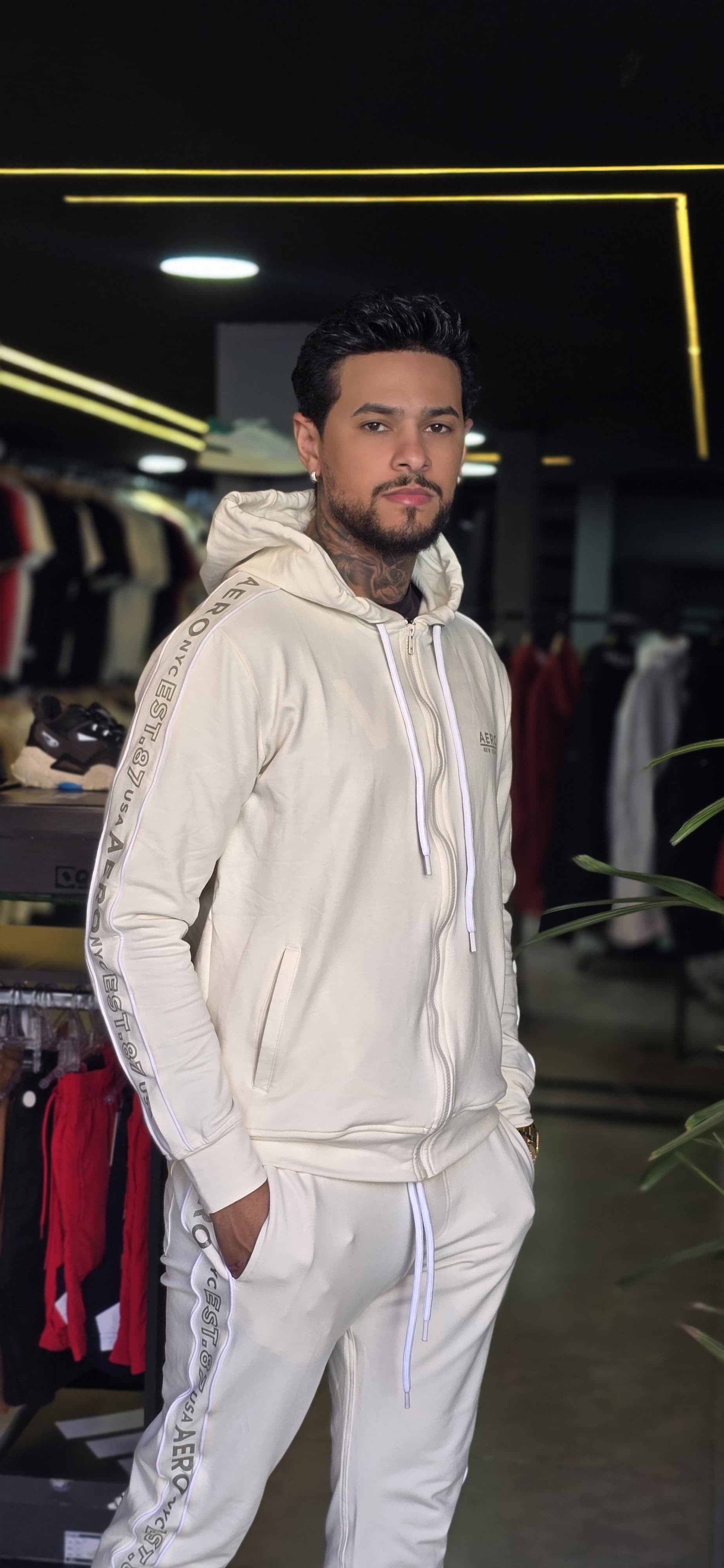 Conjunto de Moletom Aéropostale com Faixa Lateral - Off White