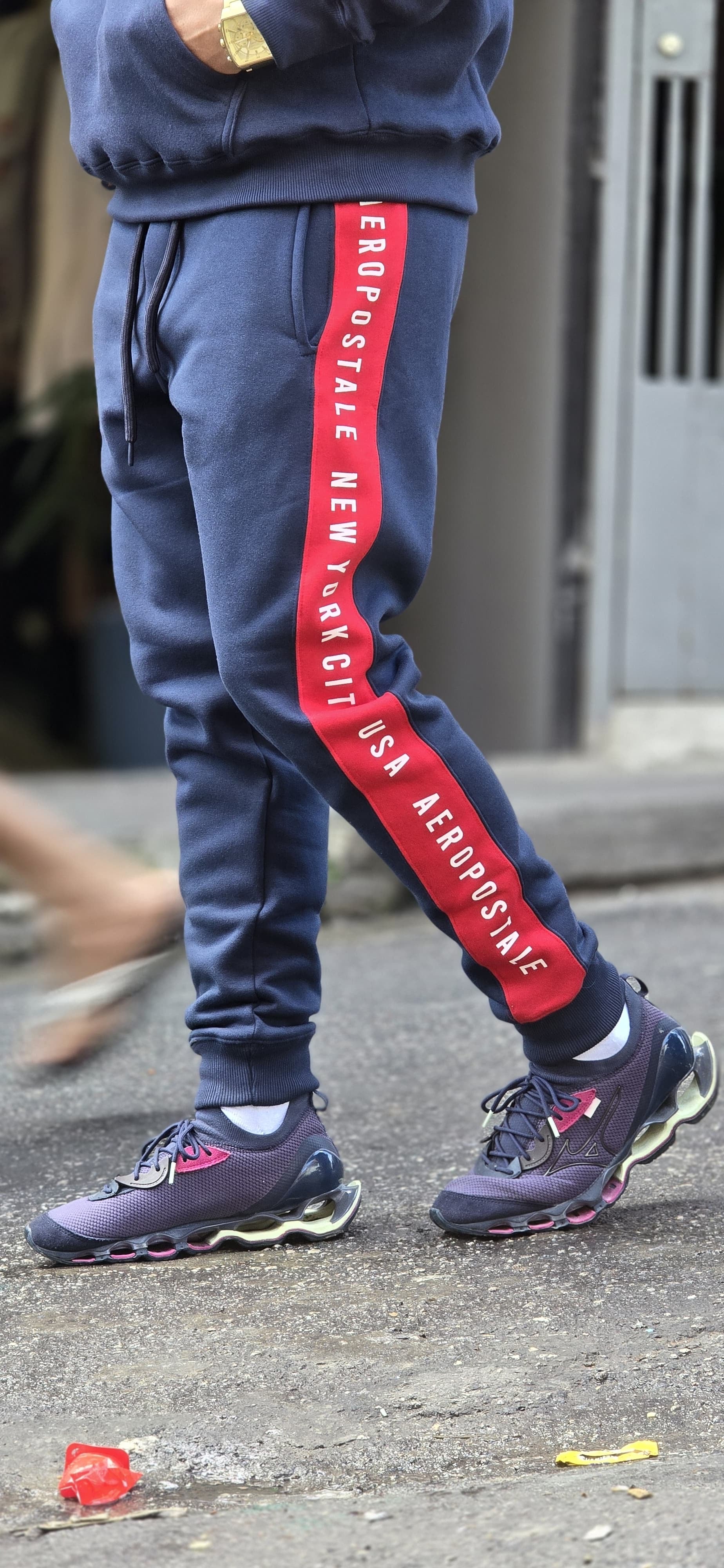 Conjunto de Moletom Aéropostale com Faixa Lateral - Azul Marinho.