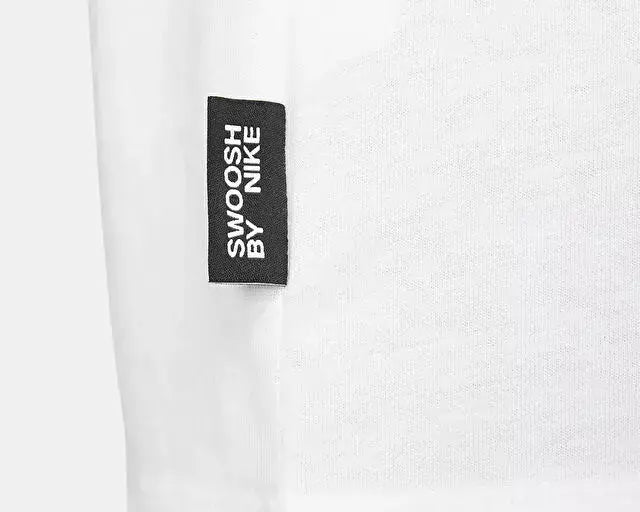 Camiseta Nike Sportswear Swoosh