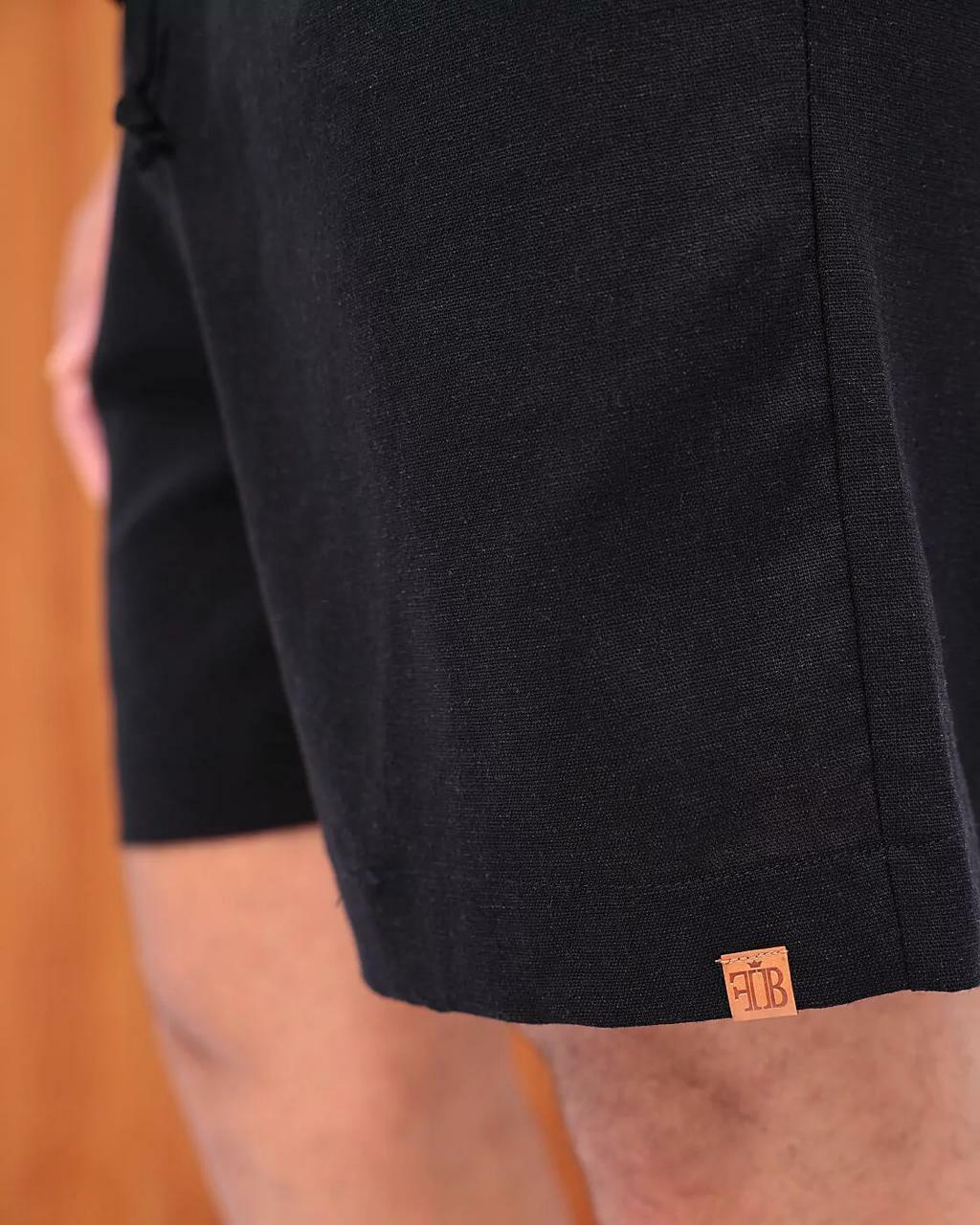 Bermuda de Linho FB com Corte de Alfaiataria - Preta