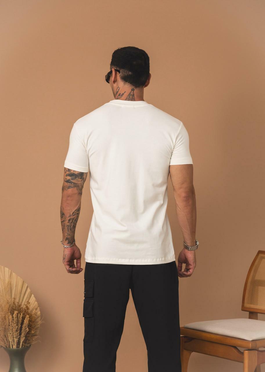 Camiseta The Hopers Slim Fit Rubber Tag - Off White