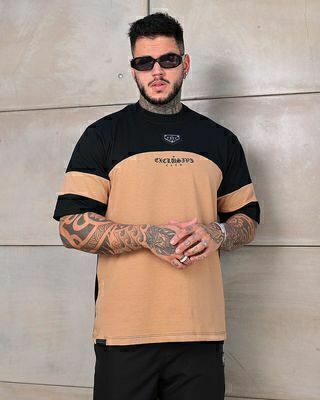 Camiseta FB Oversized com Recorte Color-Block - Preta/Mocha