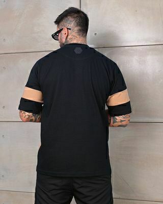 Camiseta FB Oversized com Recorte Color-Block - Preta/Mocha