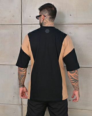 Camiseta FB Oversized com Recorte Color-Block - Preta/Mocha