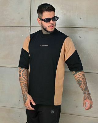 Camiseta FB Oversized com Recorte Color-Block - Preta/Mocha