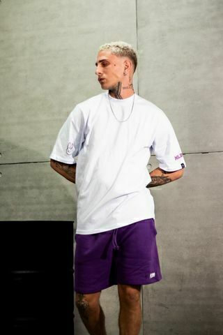 Camiseta Oversized "Mr. Bunny" em Moletinho - Branca