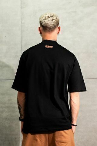 Camiseta Oversized "Mr. Bunny" em Moletinho com Estampa Metalizada
