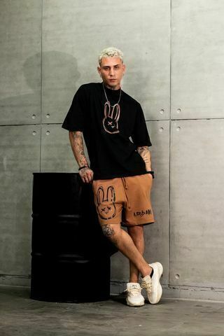 Camiseta Oversized "Mr. Bunny" em Moletinho com Estampa Metalizada