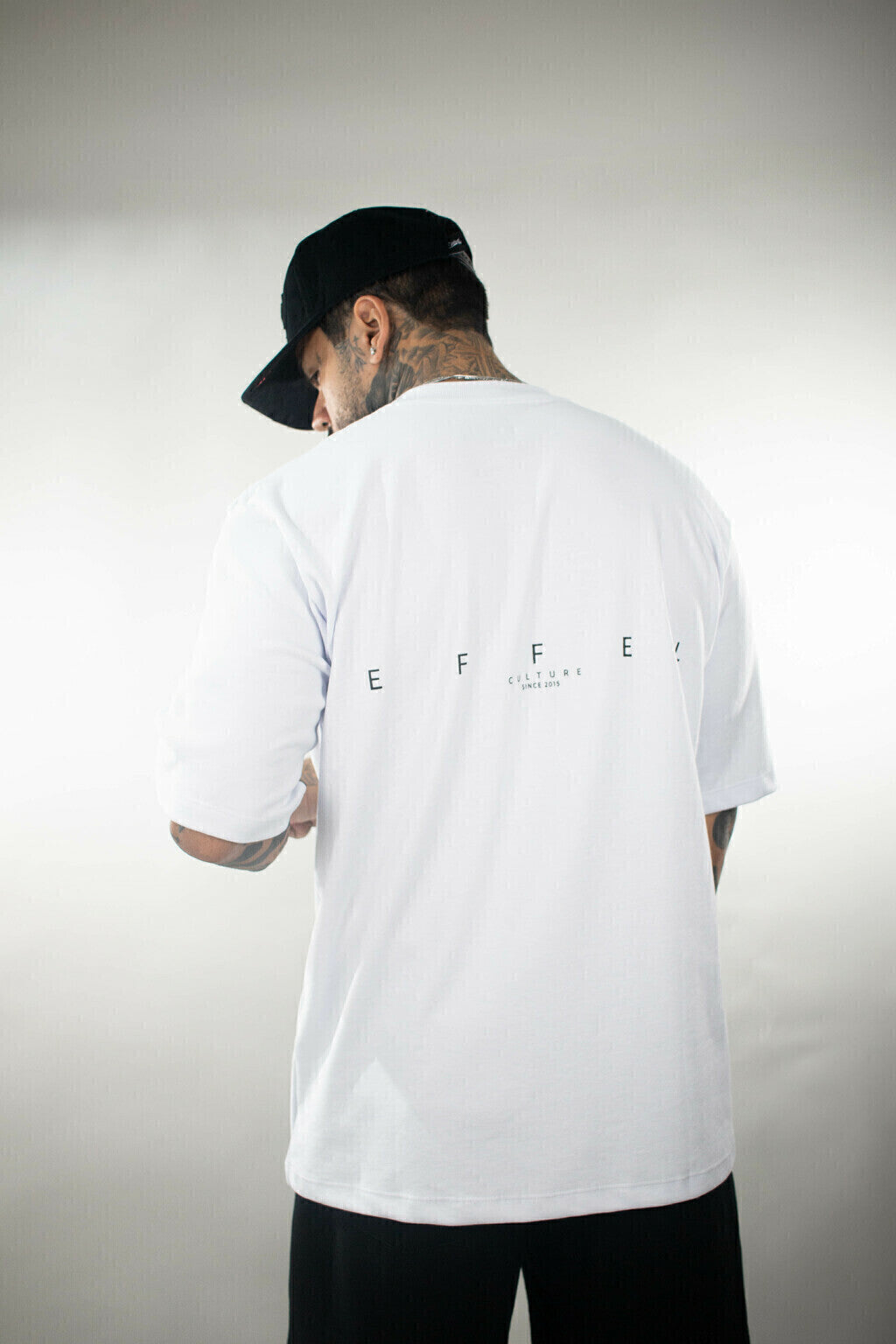Camiseta Effel Oversized com Estampa Traseira "Kulture" - Branca
