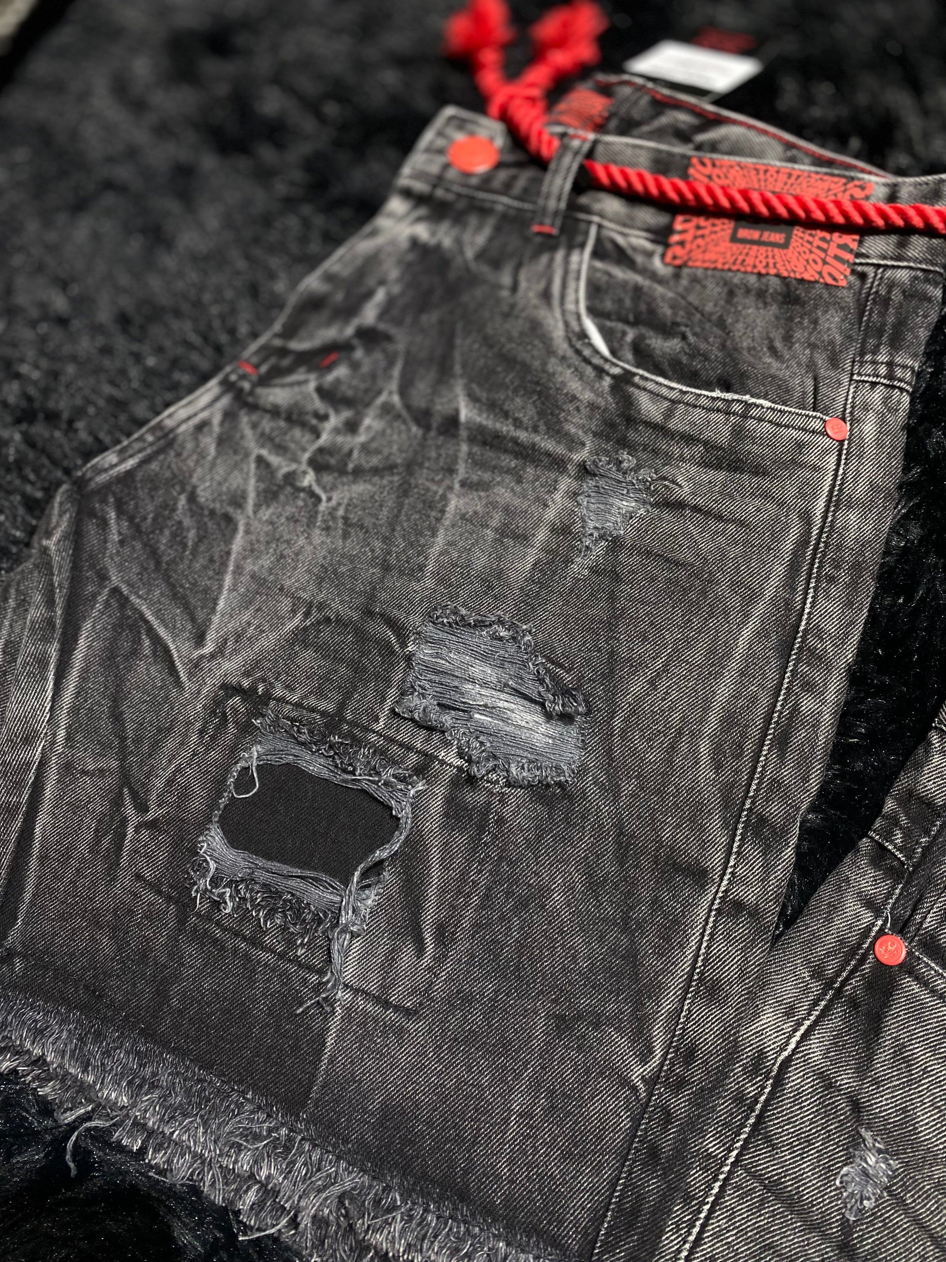 Bermuda Jeans Brow Jeans Destroyed "Modelo Jogador" - Preta