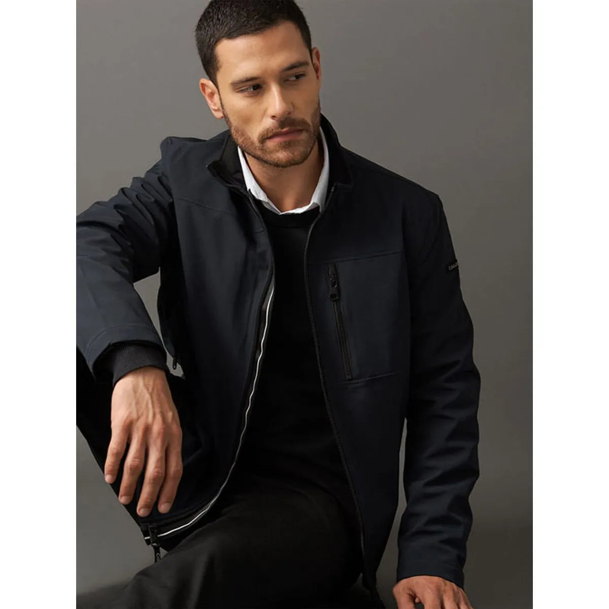 Jaqueta Masculina Soft Shell Calvin Klein Azul Marinho com Forro de Pelo Interno