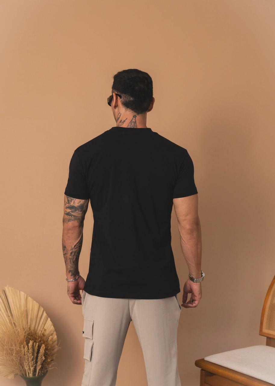 Camiseta The Hopers Slim Fit Rubber Tag - Preta