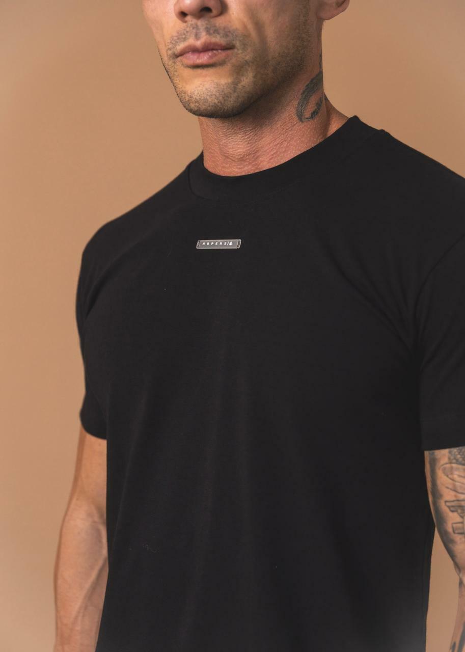 Camiseta The Hopers Slim Fit Rubber Tag - Preta