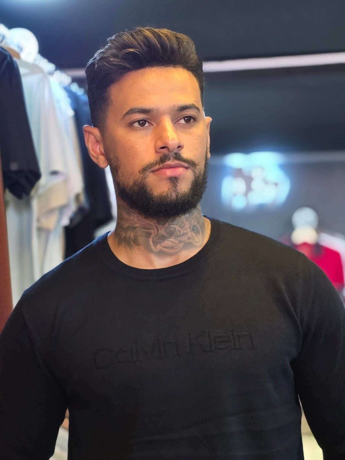 Suéter Masculino Calvin Klein em Tricot Preto com Logo Bordado Tonal