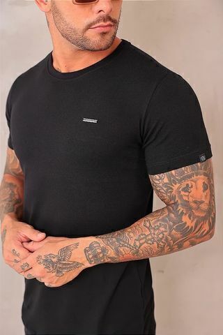 Camiseta FB Slim Fit com Placa de Metal - Preta