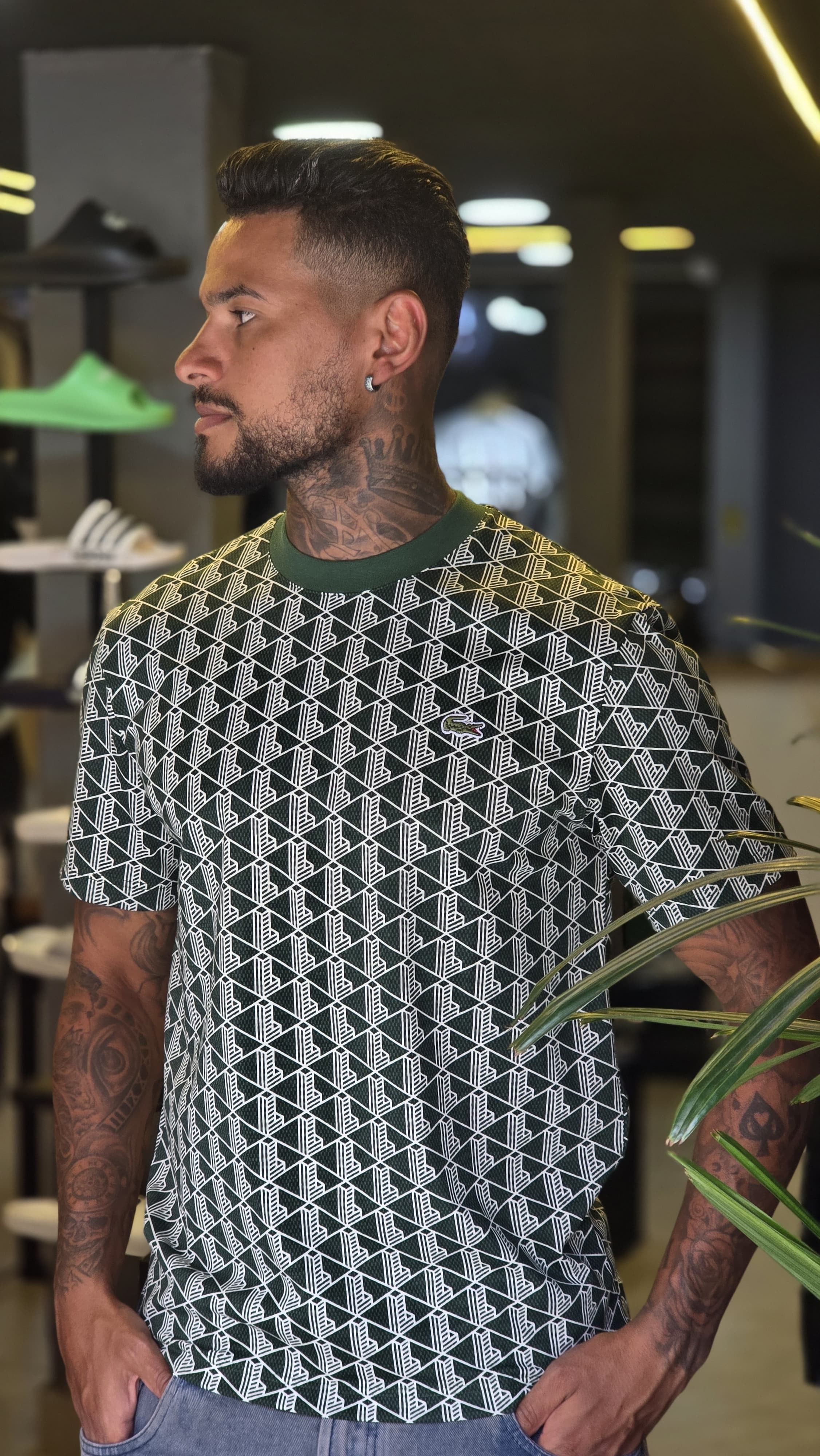 Camiseta Lacoste Masculina  Monograma Geométrico All-Over Verde