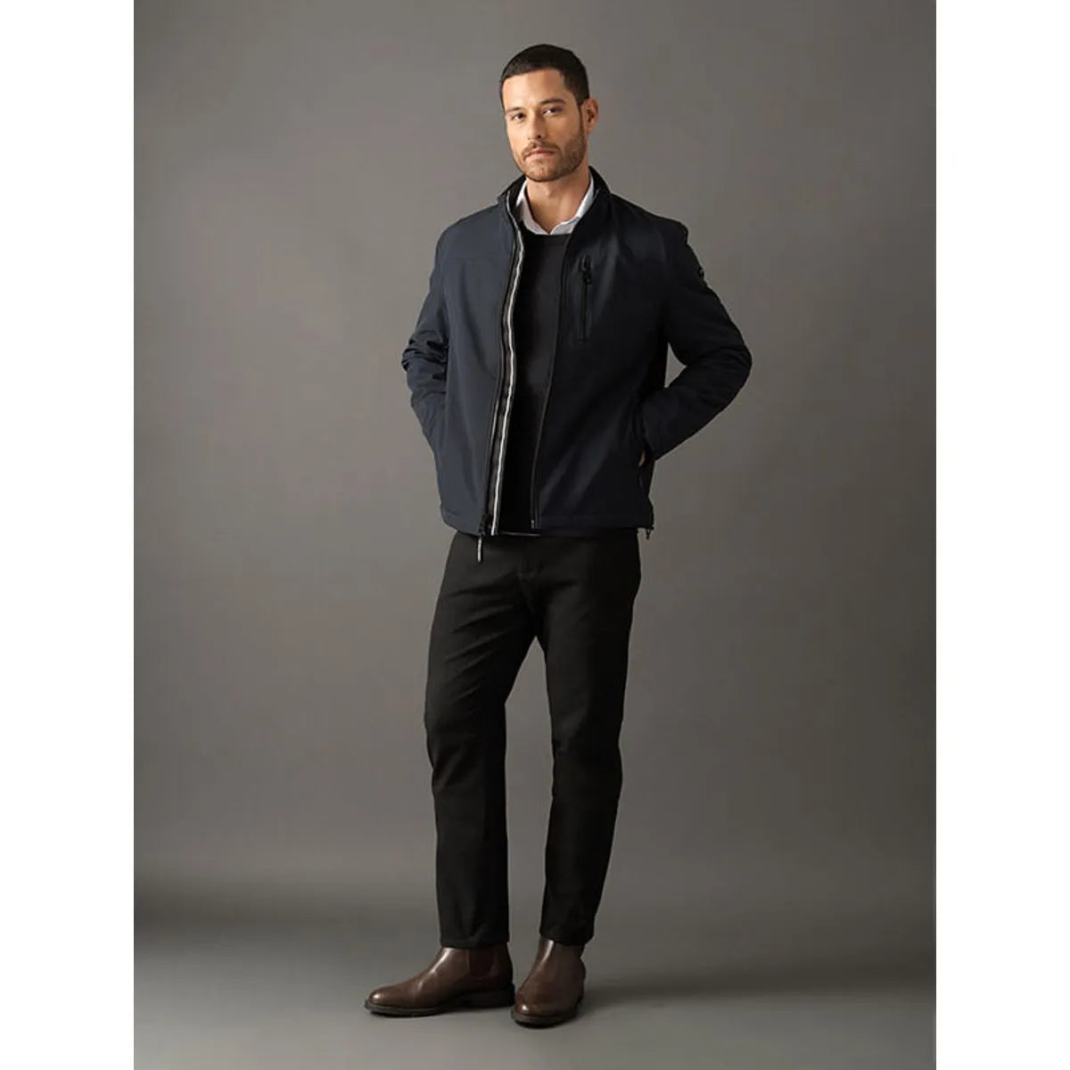 Jaqueta Masculina Soft Shell Calvin Klein Azul Marinho com Forro de Pelo Interno