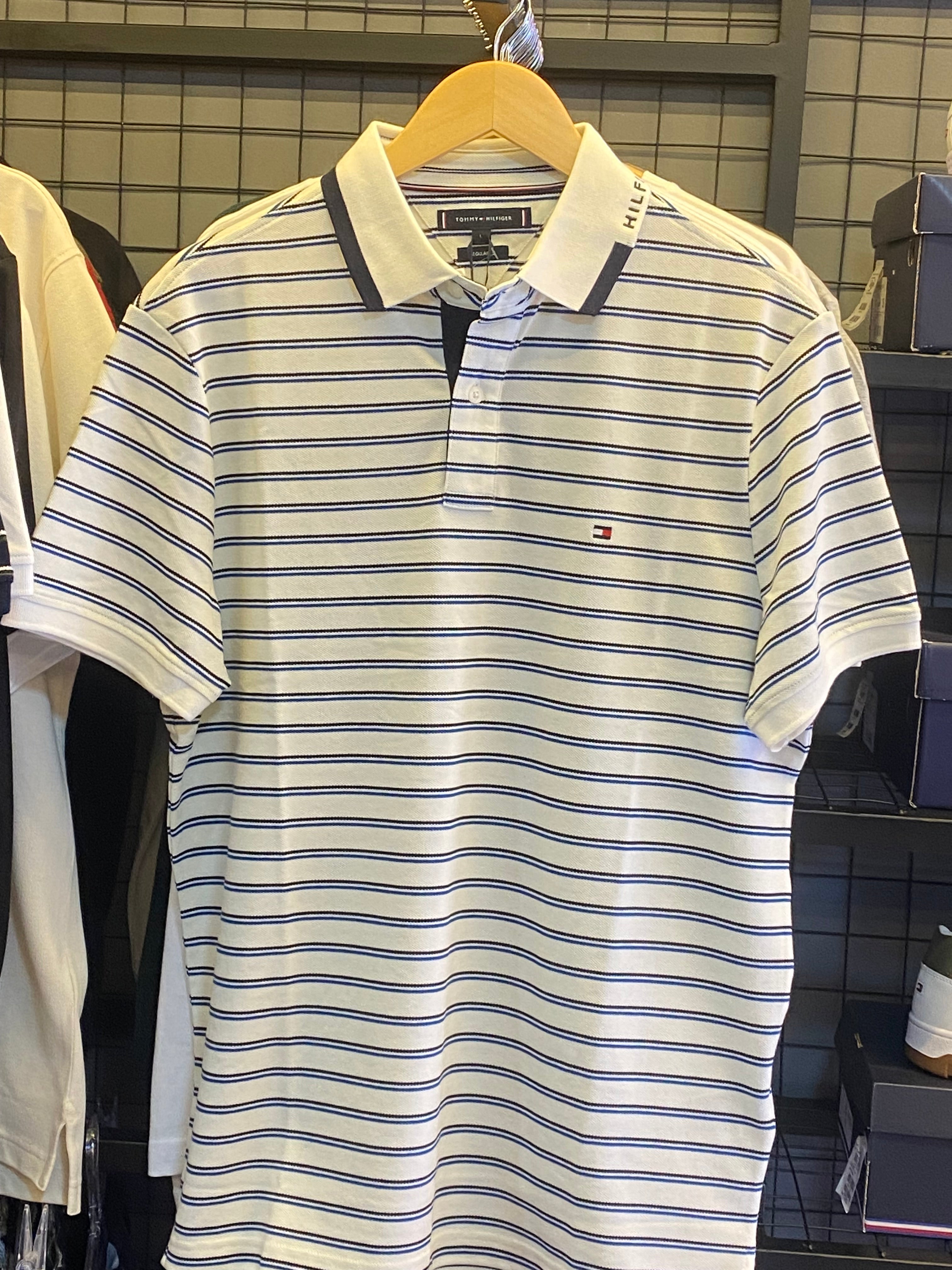 Camisa Polo Tommy Hilfiger Masculina Listrada Branca com Assinatura na Gola