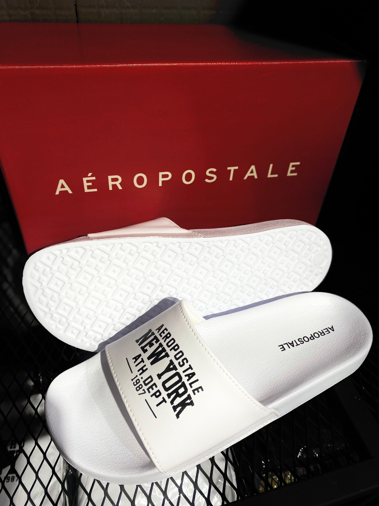 Chinelo Slide Aéropostale com Logo "New York" - Branco