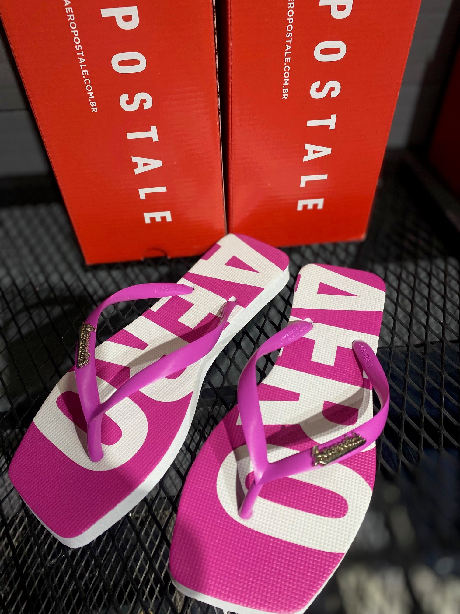 Chinelo de Dedo Feminino Aéropostale com Maxi Logo "Aero" - Pink
