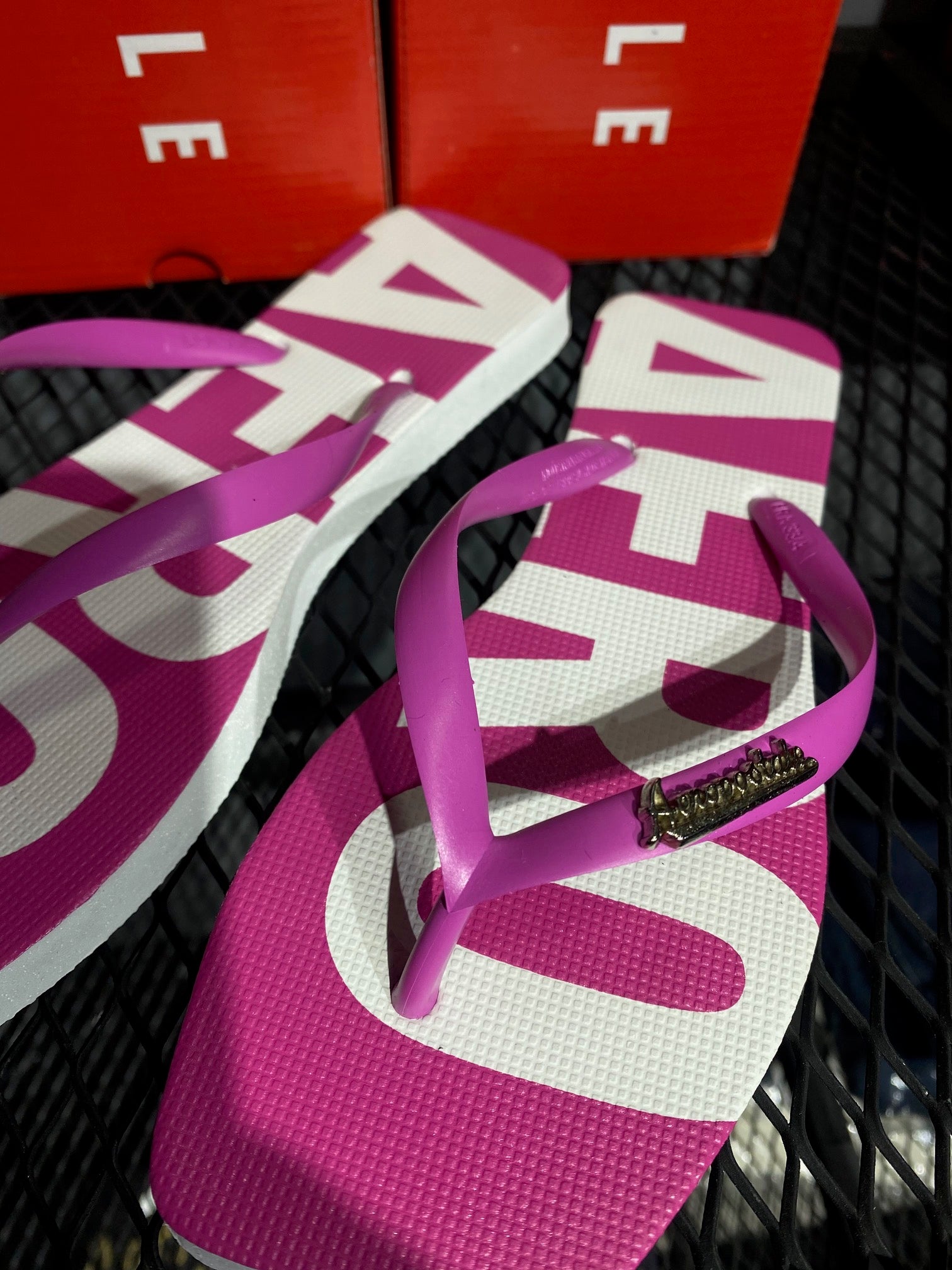 Chinelo de Dedo Feminino Aéropostale com Maxi Logo "Aero" - Pink