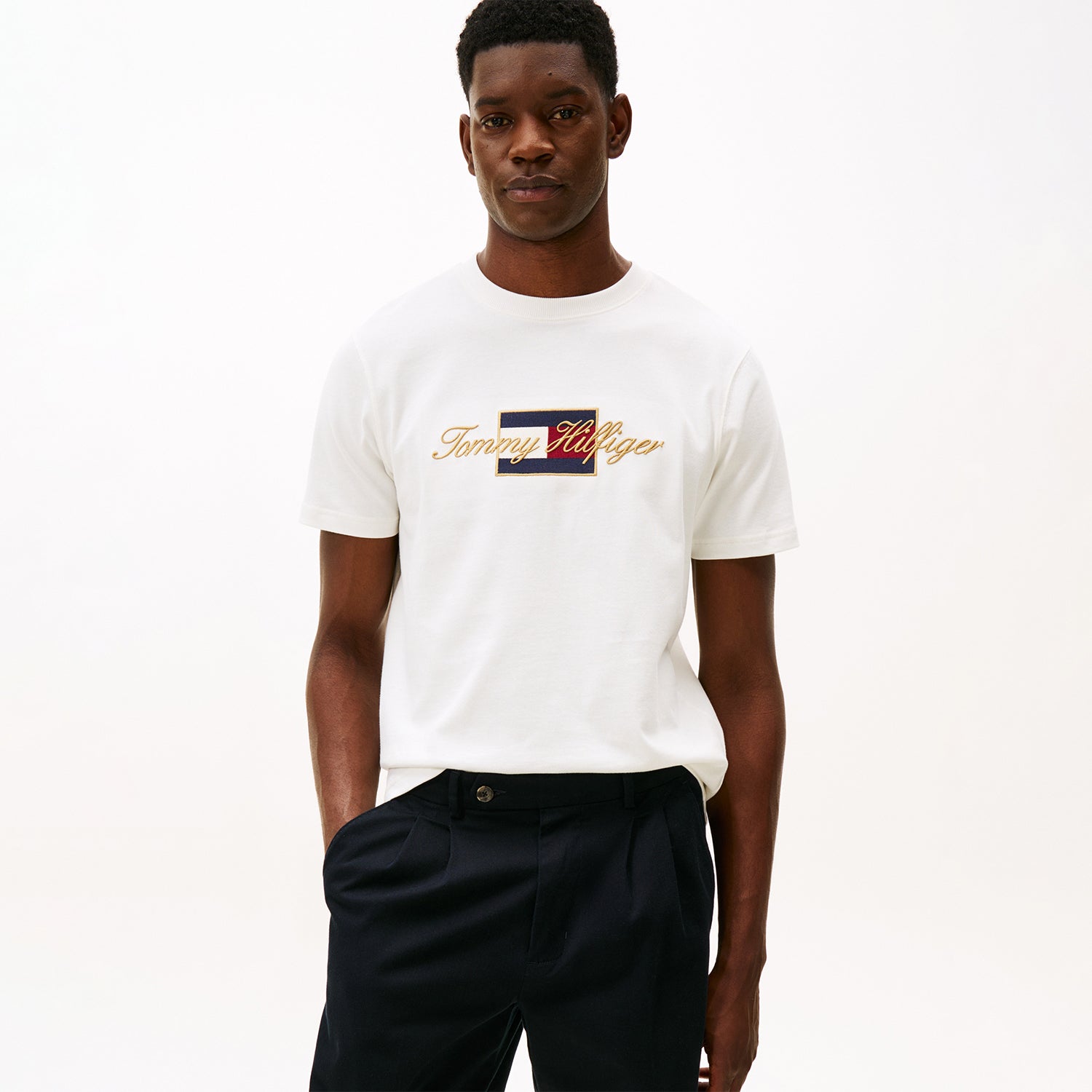 Camiseta Tommy Hilfiger com Logo Monograma Bordado - Off White