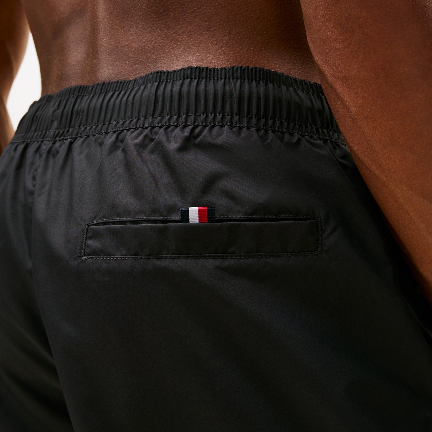 Shorts de Banho Tommy Hilfiger com Logo Vertical - Preto