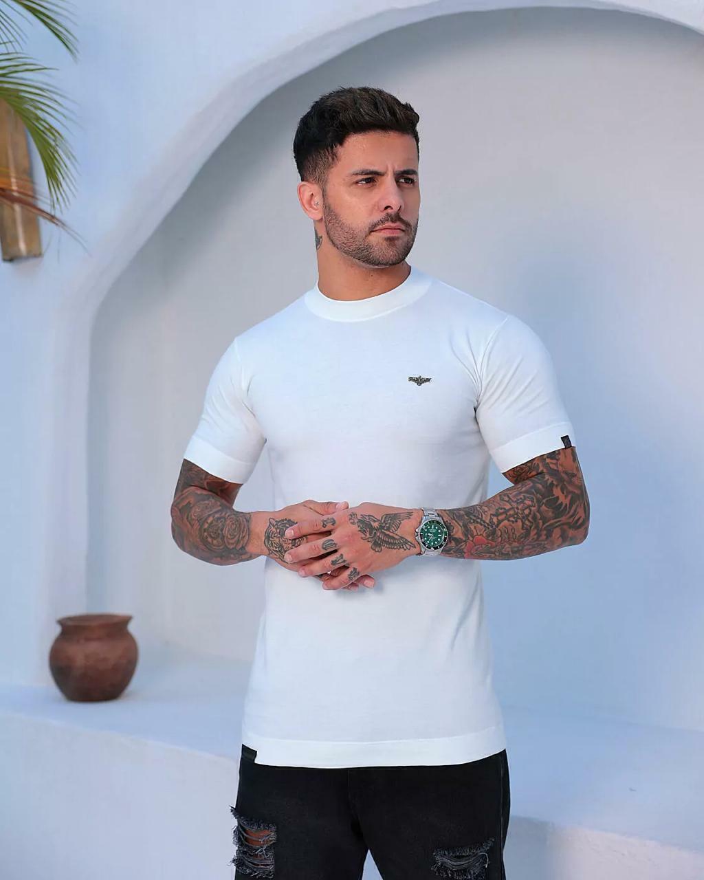 Camiseta FB Slim Fit Gola Alta com Águia de Metal - Branca