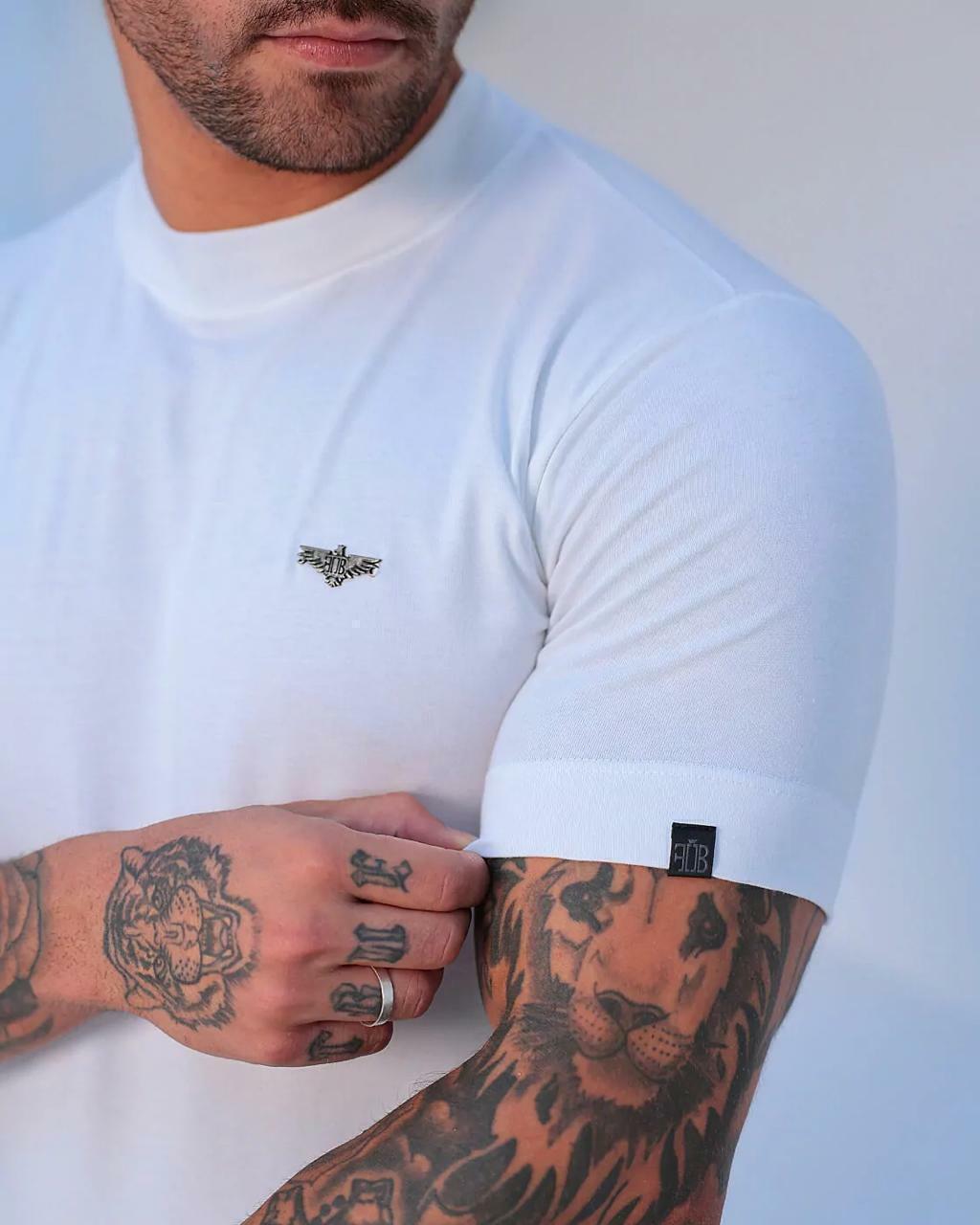 Camiseta FB Slim Fit Gola Alta com Águia de Metal - Branca