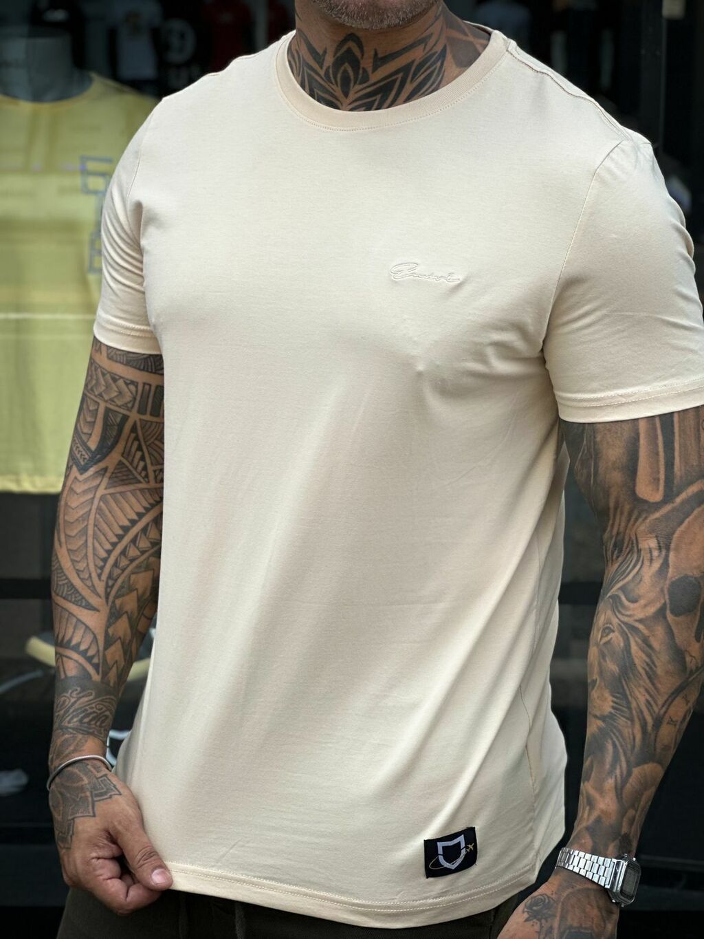 Camiseta EMIVE Slim Fit com Bordado Tonal - Apricot