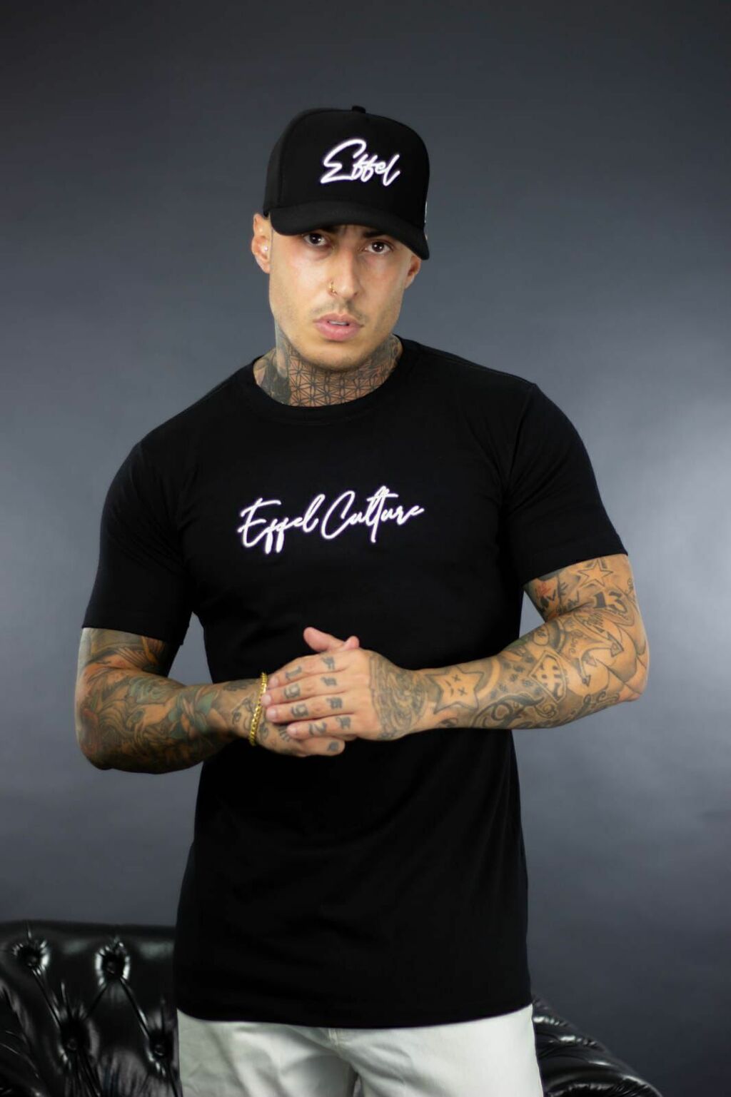 Camiseta Effel Culture Slim Fit com Assinatura Bordada Preta