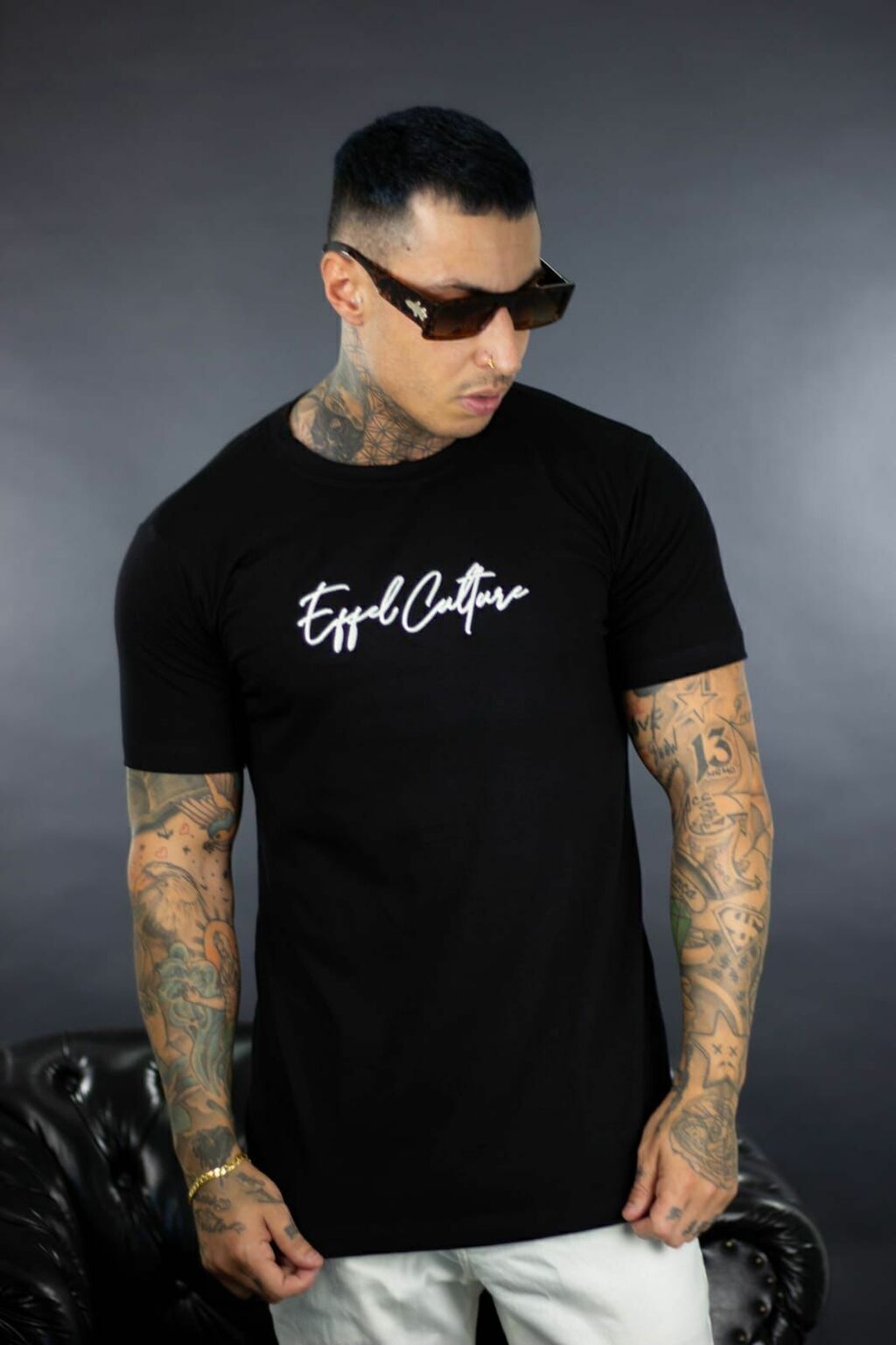 Camiseta Effel Culture Slim Fit com Assinatura Bordada Preta